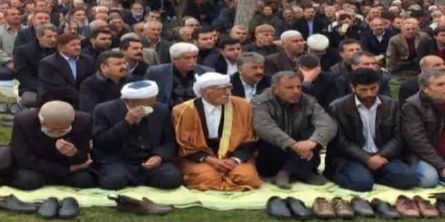 Demirtaş Cuma namazını Sümer Park'ta kıldı
