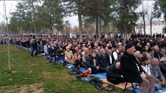 Demirtaş Cuma namazını Sümer Park'ta kıldı
