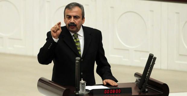 Sırrı Süreyya Önder 'Ulu Önder Atatürk' dedi