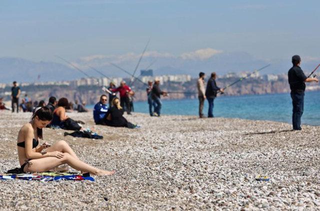 Antalya'da kar manzaralı plaj keyfi