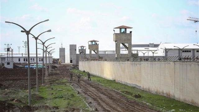 6 PKK'lı cezaevinden çarşafla firar etti