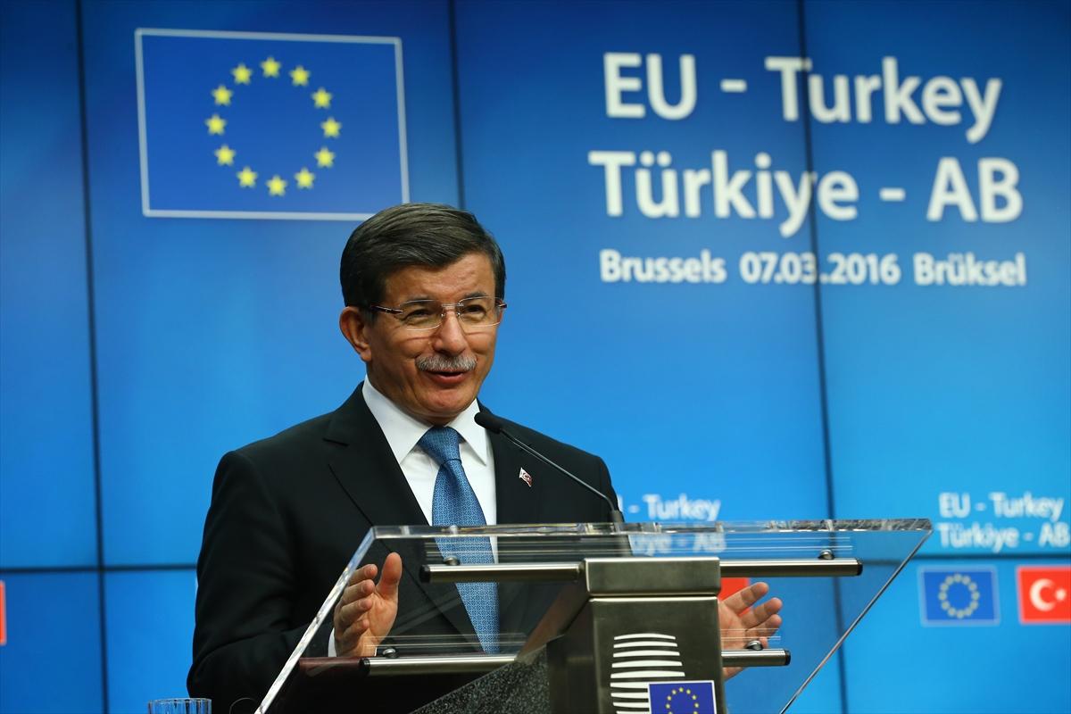 Davutoğlu'ndan Türkiye-AB zirvesi sonrası açıklamalar