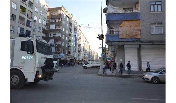 Sur'a yürüyüş çağrısı 70 kişi katılınca iptal oldu