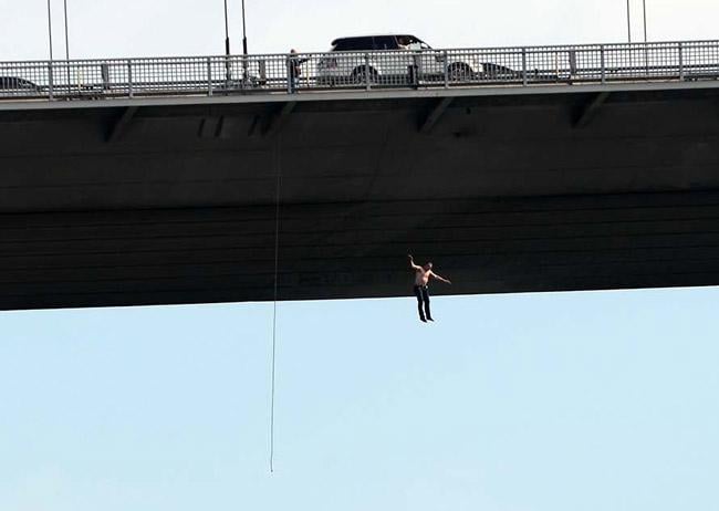 Köprüdeki intihar olayı ile ilgili 2 kadın serbest bırakıldı