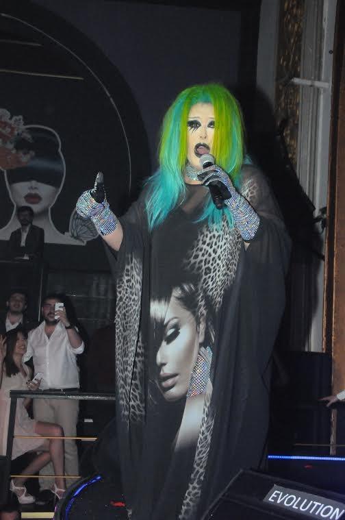 Bülent Ersoy yeşil peruk taktı