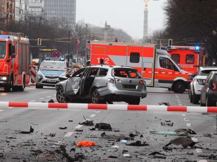 Almanya'da araç patladı