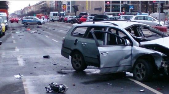 Almanya'da araç patladı