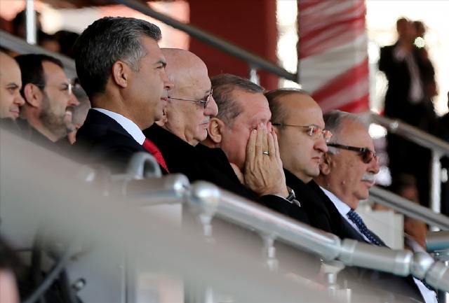 Öğrencinin okuduğu Dua şiiri Erdoğan'ı ağlattı