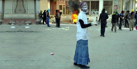 Adana'da PKK'lı kızlar erkek kılığına girdi