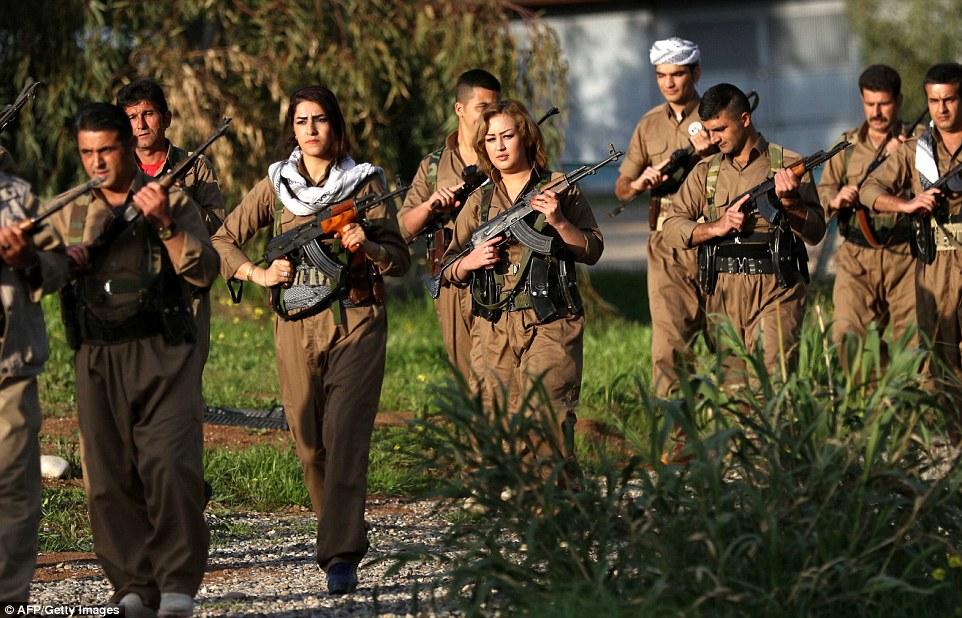 Kadın peşmergeler nevruzu kutladı