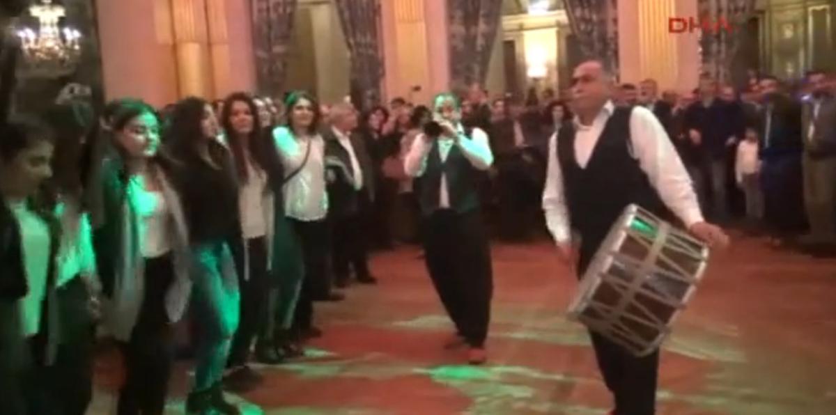 Paris Belediye Sarayı'nda Nevruz etkinliği