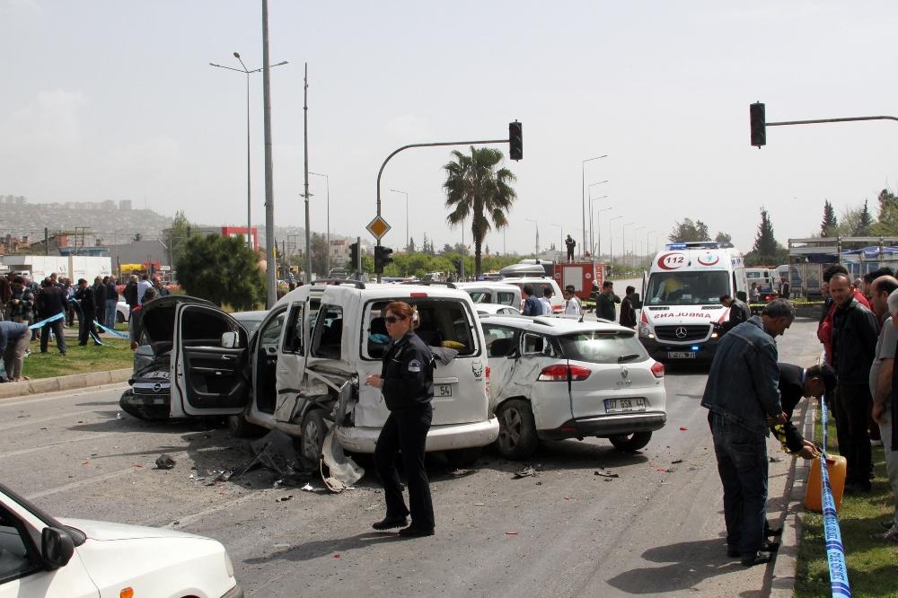 Kantardan kaçan kamyon araçların arasına daldı