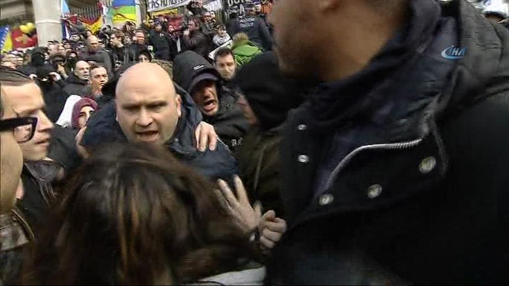 Brüksel'de anma törenini basan gruba polis müdahalesi