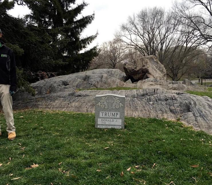 Central Park'ta Trump için yapılmış mezar taşı bulundu