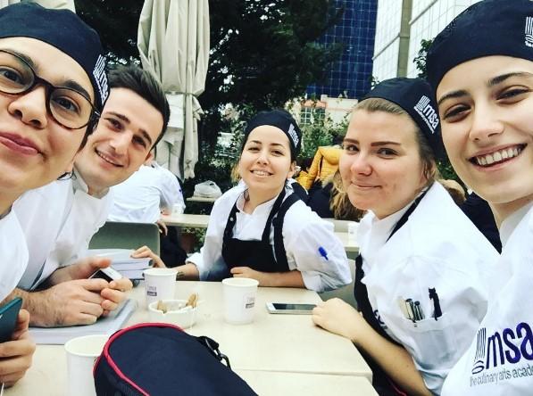 Hazal Kaya aşçılık eğitimi almaya başladı