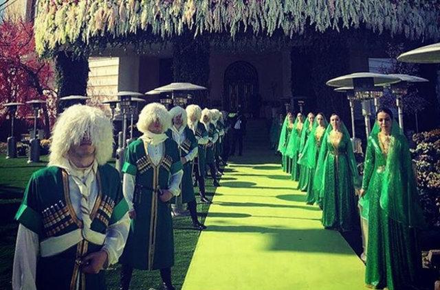 Rus düğününe servet harcandı