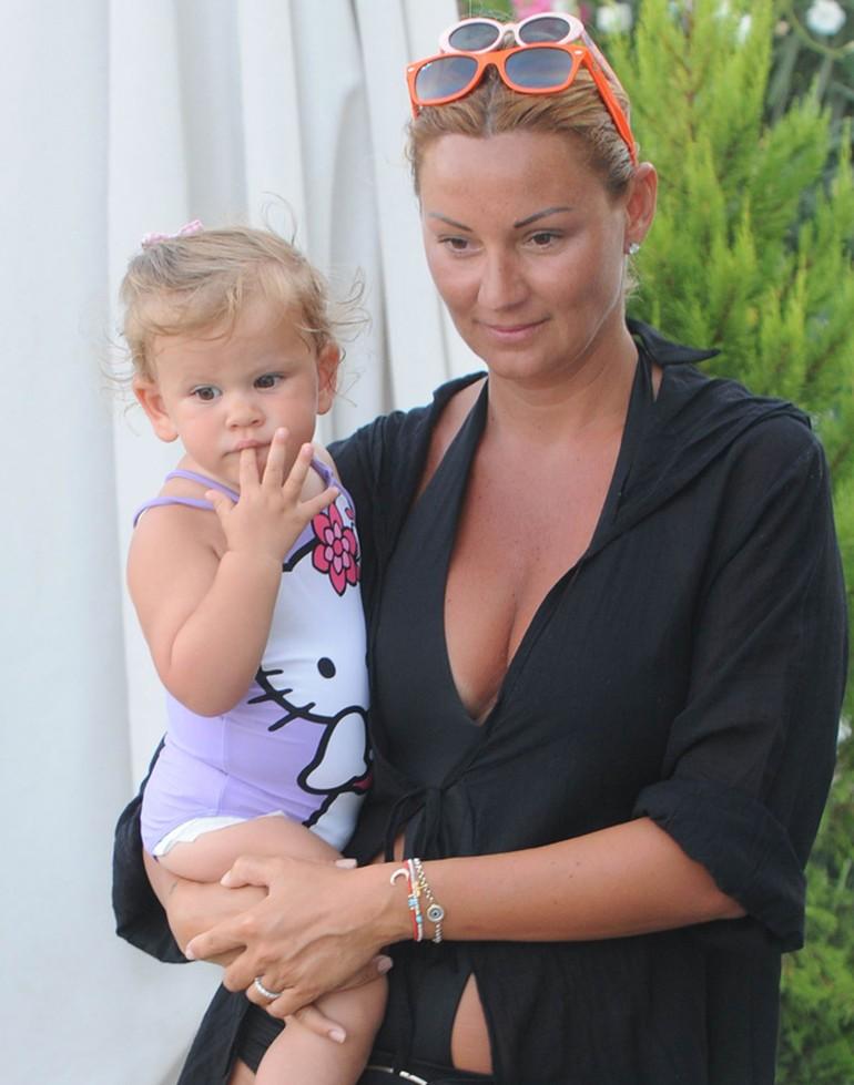 Pınar Altuğ kızına yasaklar koydu