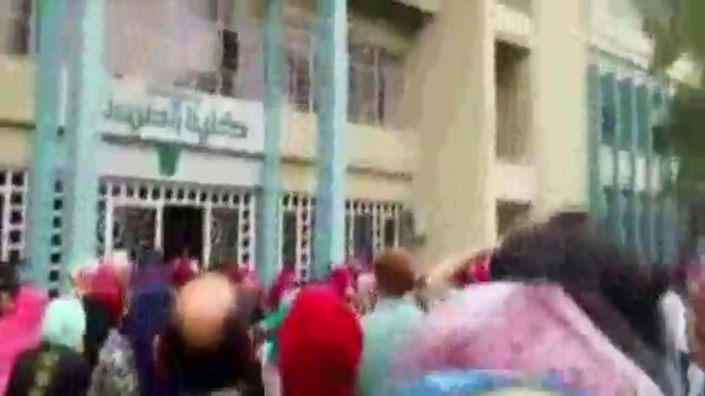 Mezuniyet töreninde platform çöktü İZLE