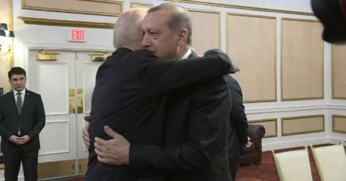 Cumhurbaşkanı Erdoğan ile Joe Biden kucaklaştı