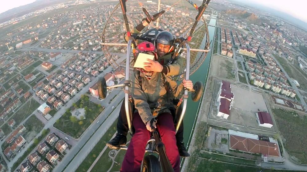 Gökyüzünde 1 Nisan şakası İZLE