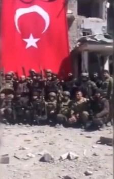 Özel Harekat Yüksekova'da marş okuyup tekbir getirdi