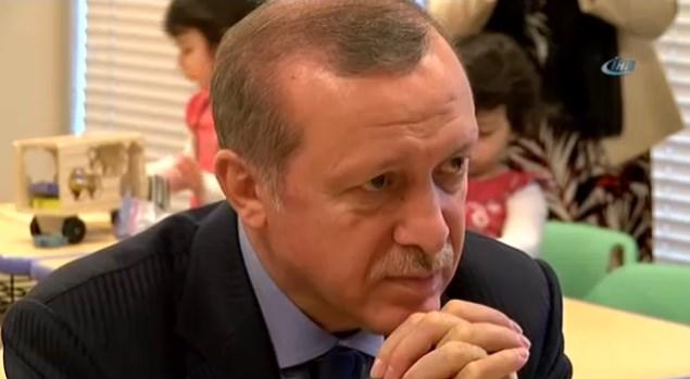 Küçük kızın Sezai Karakoç şiiri Erdoğan'ı duygulandırdı