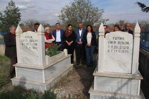 HDP'li vekiller Öcalan'ın mezarını ziyaret etti
