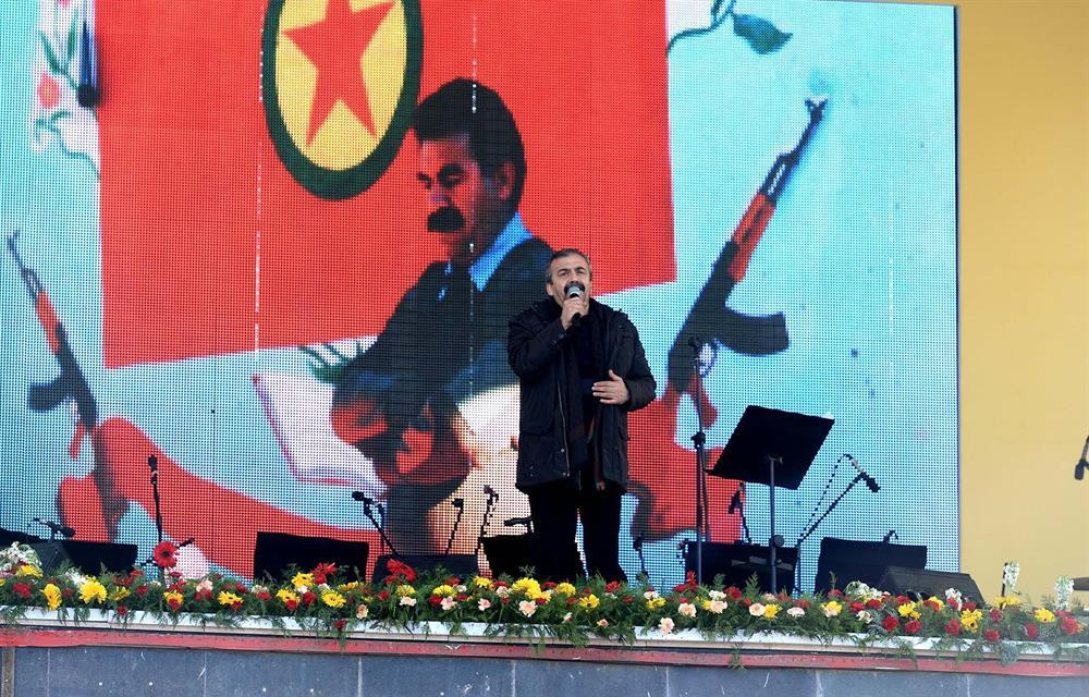 Dilek Öcalan'dan Sırrı Süreyya Önder pozu
