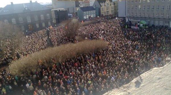 Panama belgelerinin ardından İzlanda'da protesto