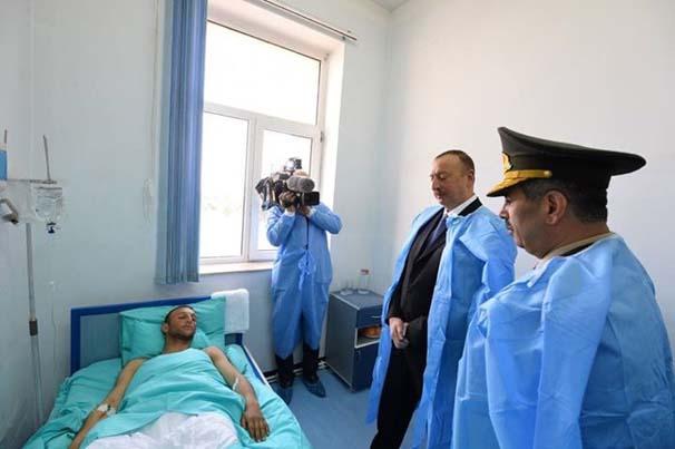 İlham Aliyev yaralı askerleri ziyaret etti