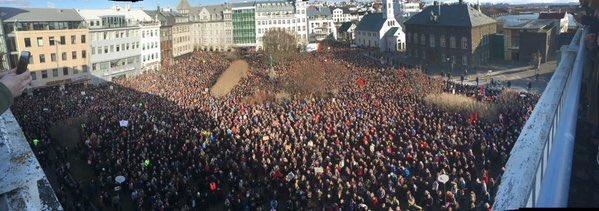Panama belgelerinin ardından İzlanda'da protesto