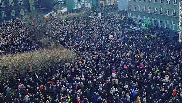 Panama belgelerinin ardından İzlanda'da protesto