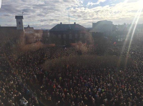 Panama belgelerinin ardından İzlanda'da protesto