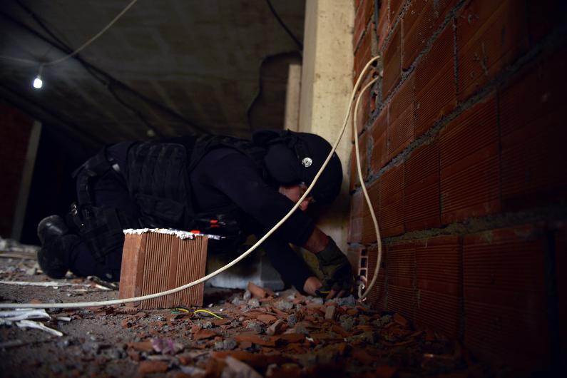 Mardin Nusaybin'de PKK'nın bombaları imha ediliyor