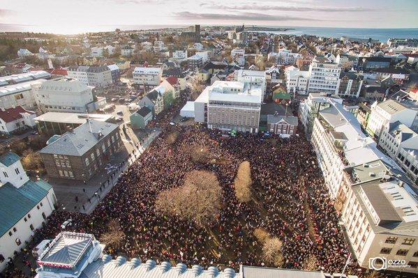 Panama belgelerinin ardından İzlanda'da protesto