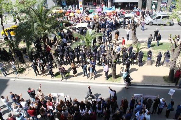 AK Partili ve CHP'li kadınlardan karşılıklı protesto