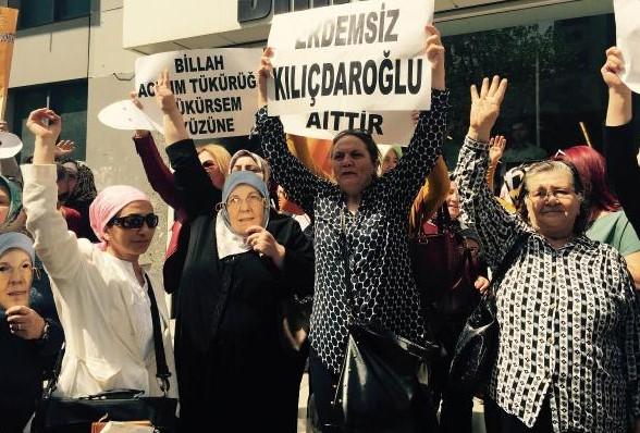 AK Partili ve CHP'li kadınlardan karşılıklı protesto