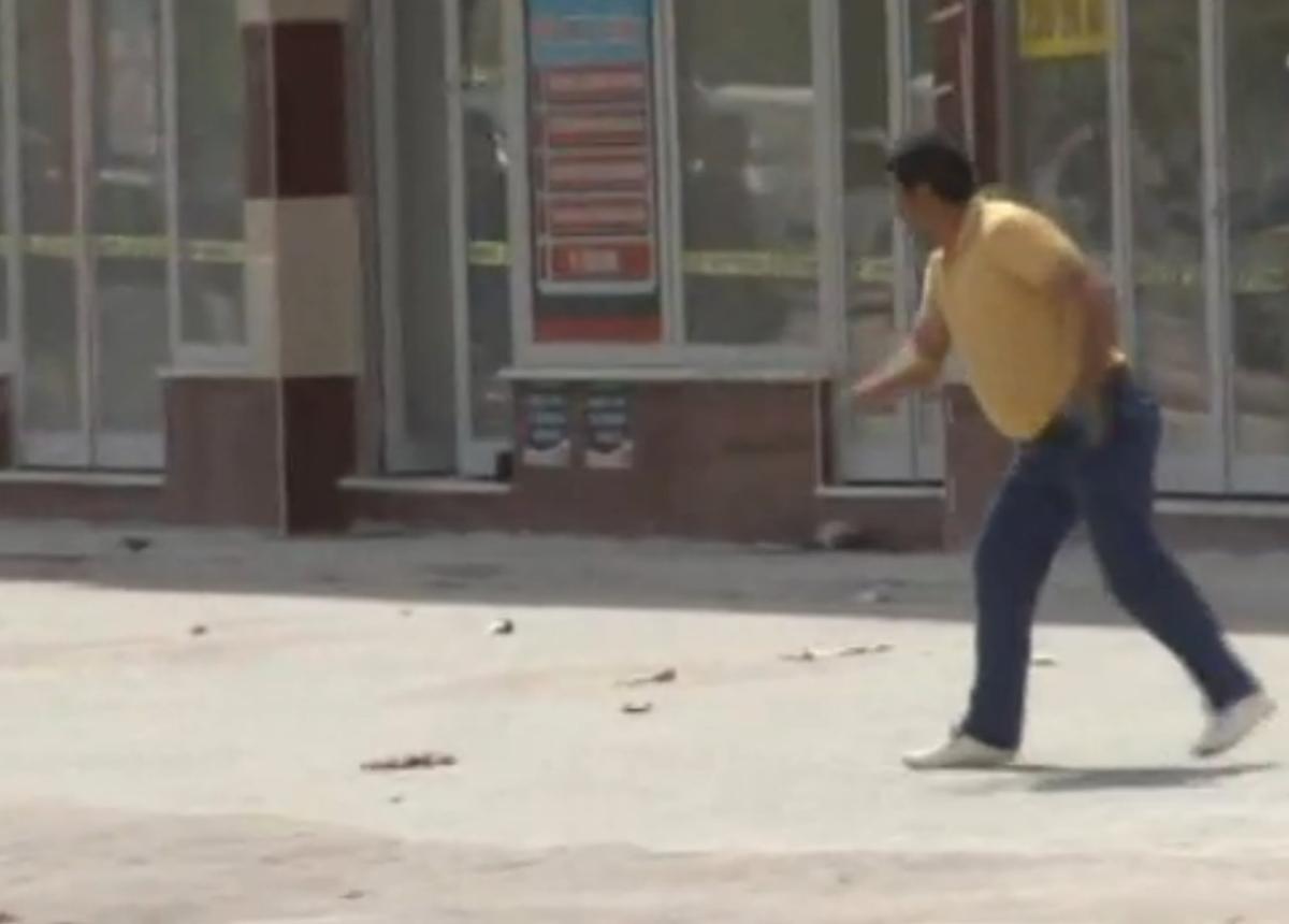 Şüpheli paketi taşlayıp tekmeleyen Konyalı