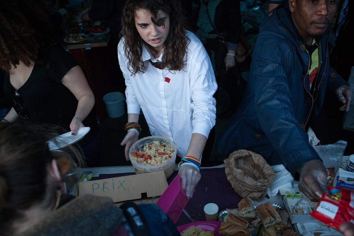 Paris'te Cumhuriyet Meydanı eylemcilerin elinde