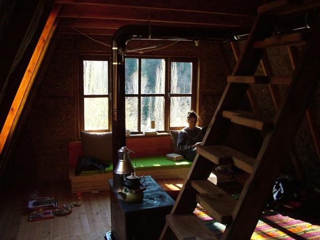 Genç çift İzmir'de 10 bin liraya kendi evlerini inşa etti