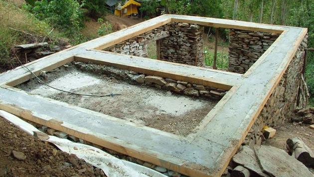 Genç çift İzmir'de 10 bin liraya kendi evlerini inşa etti