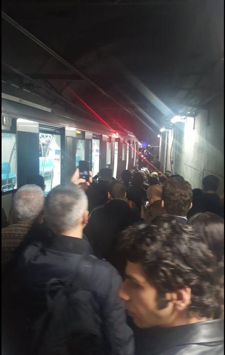 Marmaray treni raydan çıktı