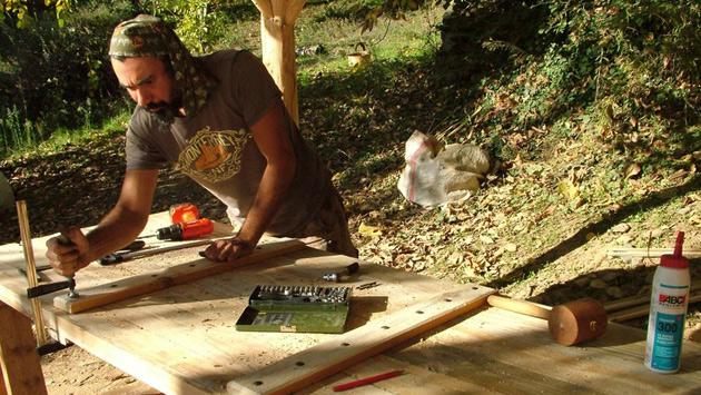 Genç çift İzmir'de 10 bin liraya kendi evlerini inşa etti