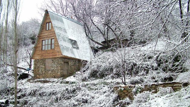 Genç çift İzmir'de 10 bin liraya kendi evlerini inşa etti