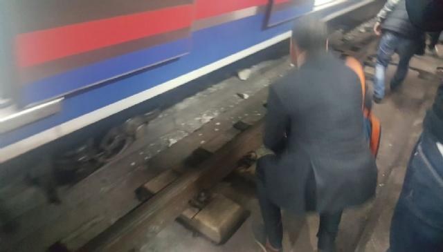 Marmaray treni raydan çıktı