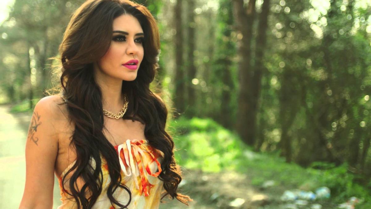 Ebru Polat beynini sildiriyor