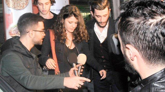 Gazetecileri gören Beren Saat'ten oha bu ne tepkisi