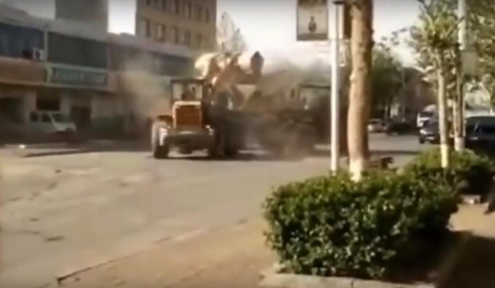 Çin'de buldozerler savaşı İZLE