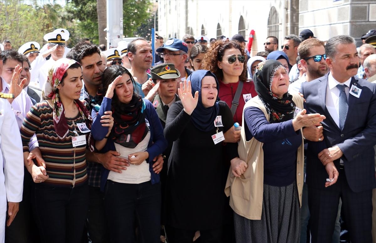 Şehit Murat Erdi Eker'i 4 aylık kızı uğurladı