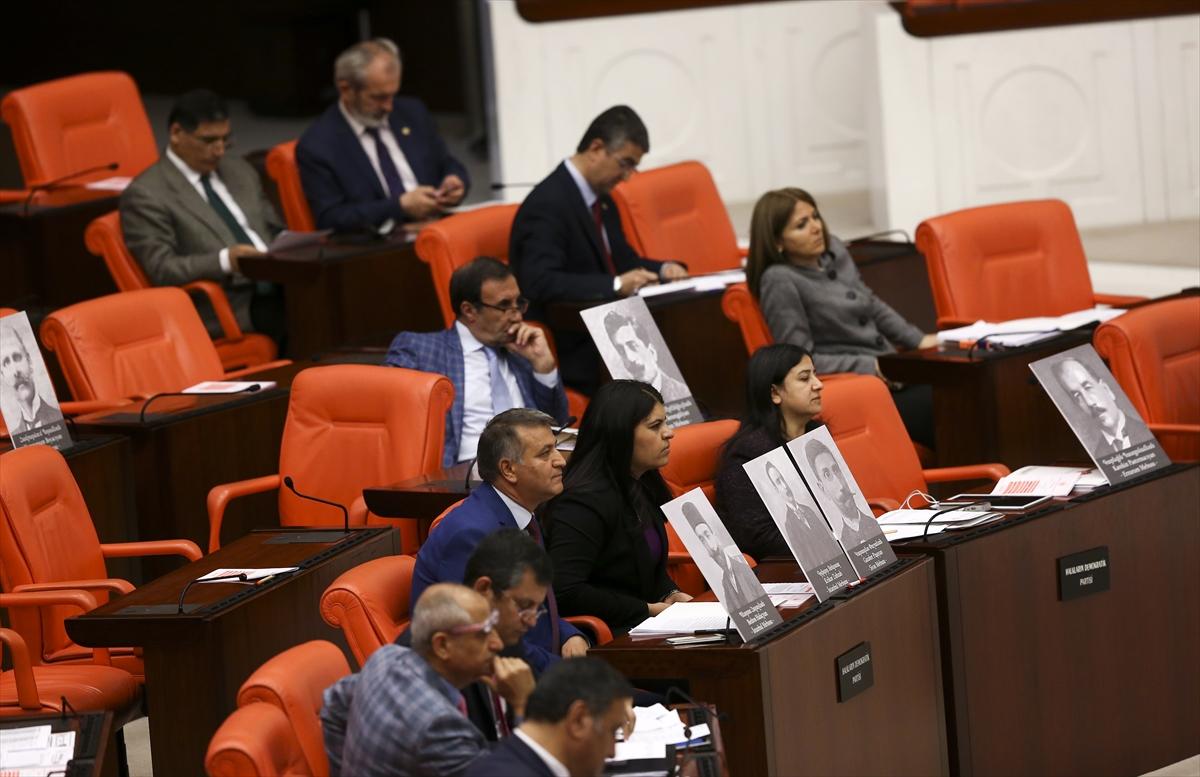 HDP koltuklarında Ermeni mebusların fotoğrafları vardı